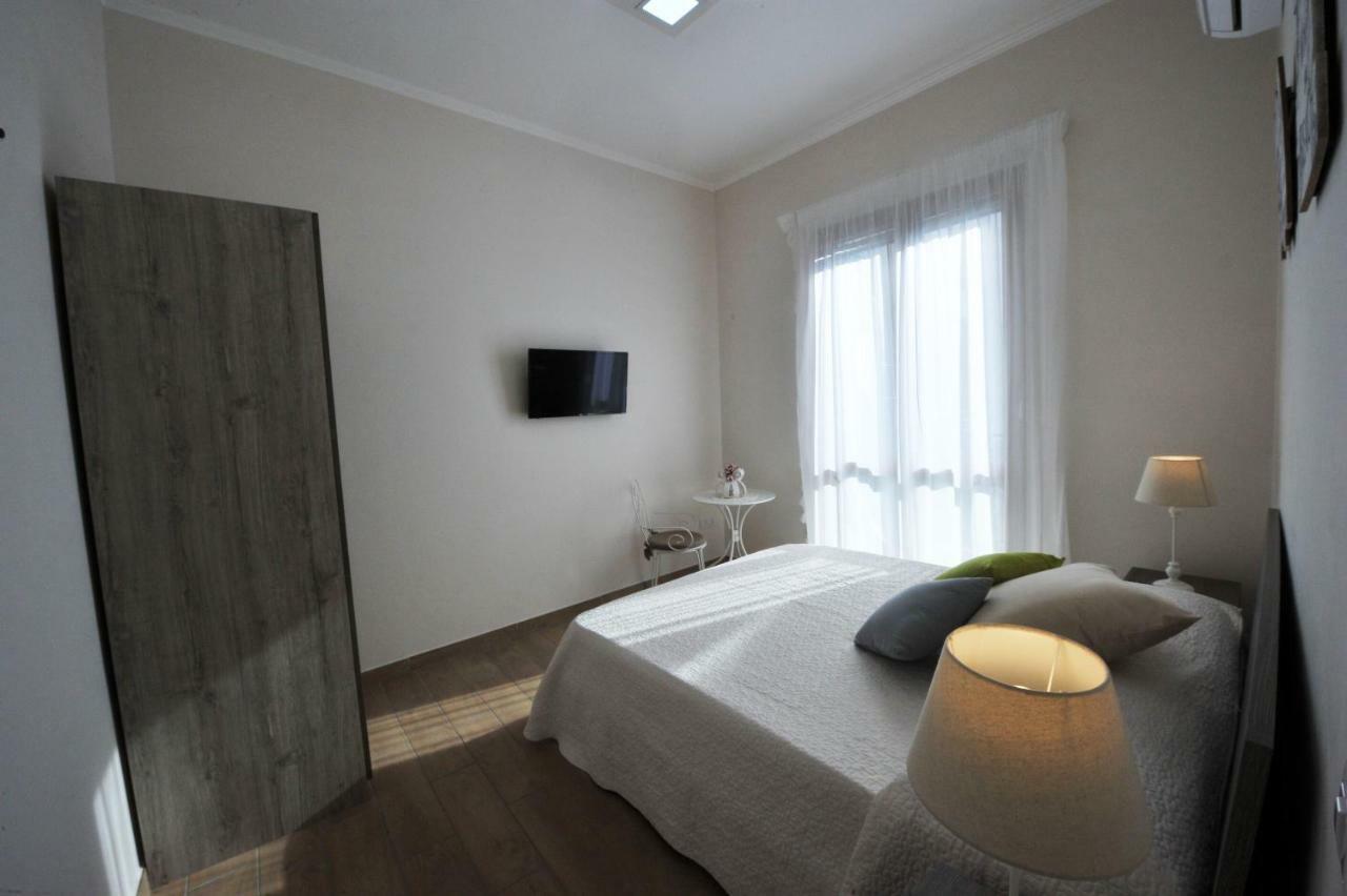 Mavi Apartments ปิอาโนดิซอร์เรนโต ภายนอก รูปภาพ
